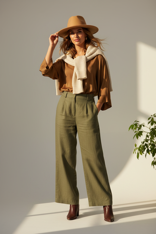 Woman wearing tan fedora